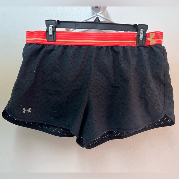 Under Armour Pants - Women’s athletic running shorts - Under Armour Heatgear